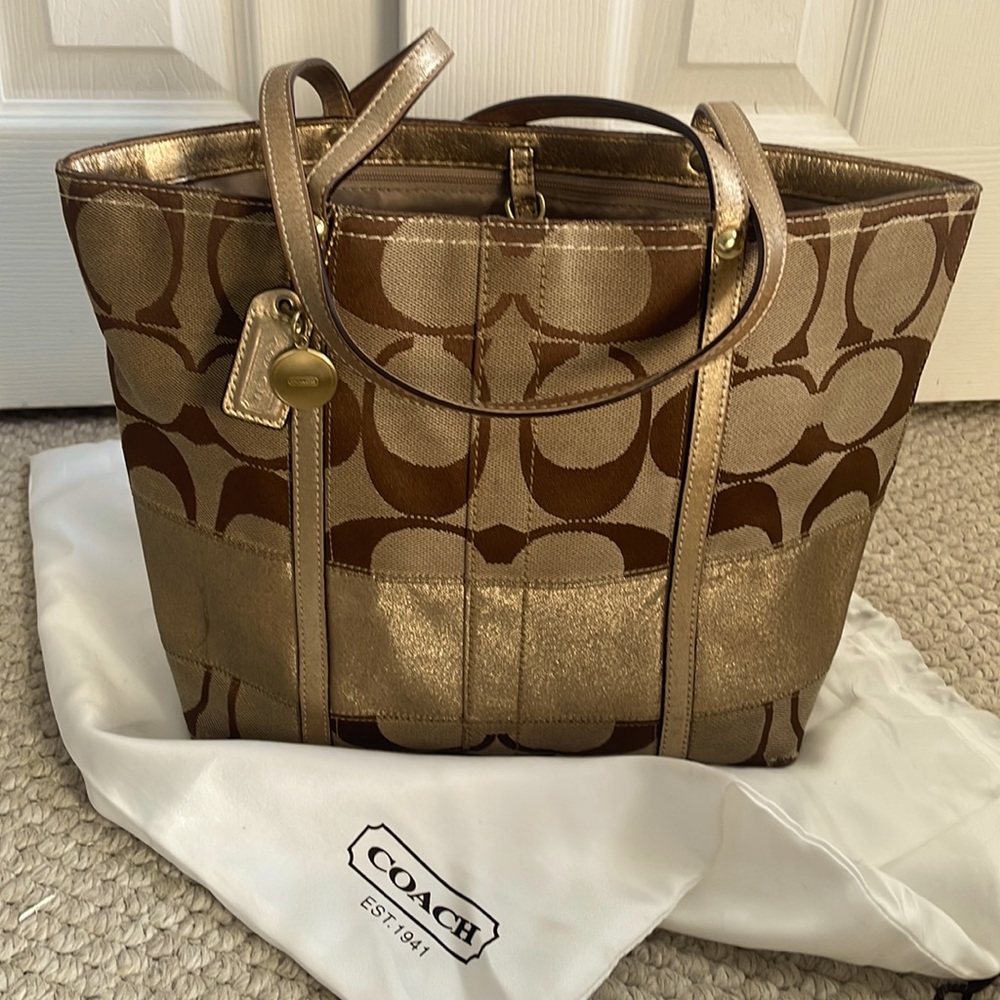 Original Women’s Coach Tote over the shoulder handbag